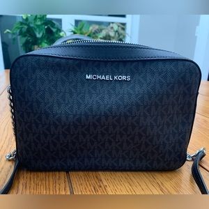 Michael Kors crossbody / Black / Gently used condition
